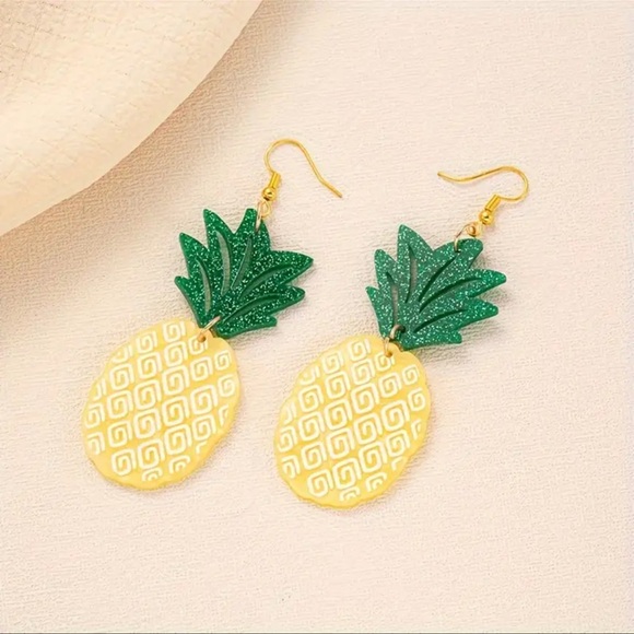 NWT Pineapple Dangle Earrings - Picture 3 of 4
